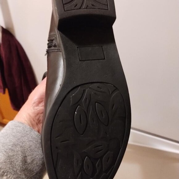 BLACK LEATHER KNEE HIGH BOOTS W/ELASTIC BACK - Picture 7 of 7